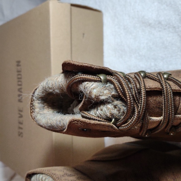 New in Box - Steve Madden - Brown Lace-Up Heeled Ankle Booties - Size 9.5 - Picture 9 of 13